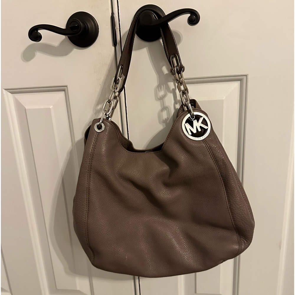 Large shoulder bag. Michael Kors. Very good condition